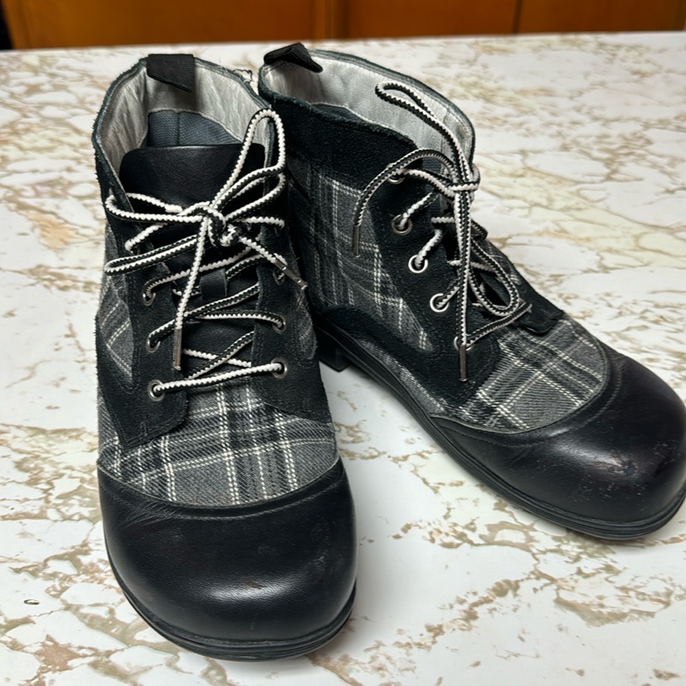 Alegria boots